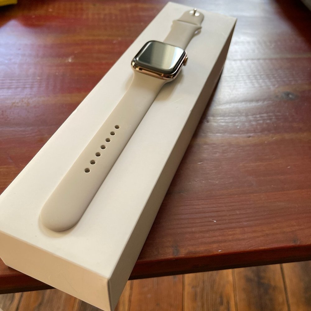 Apple Watch Series 5, 44mm Gold Stainless Steel Case - GPS, LTE(Cellular)